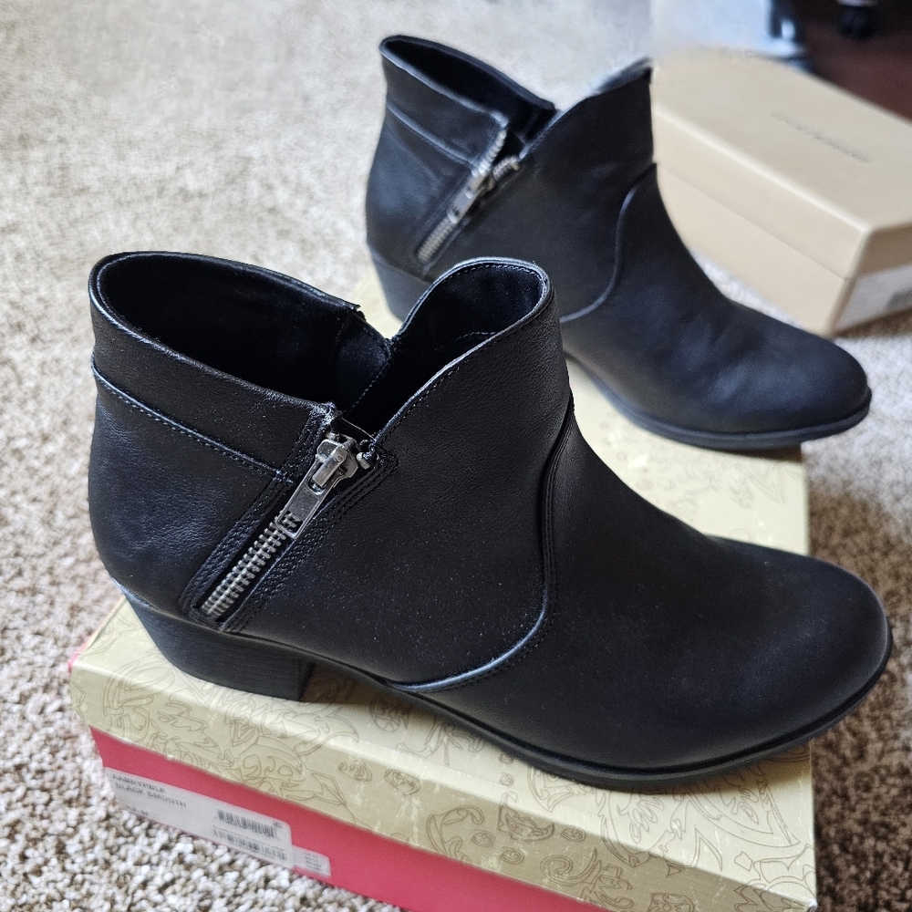 American Rag Black Booties - Picture 3 of 5